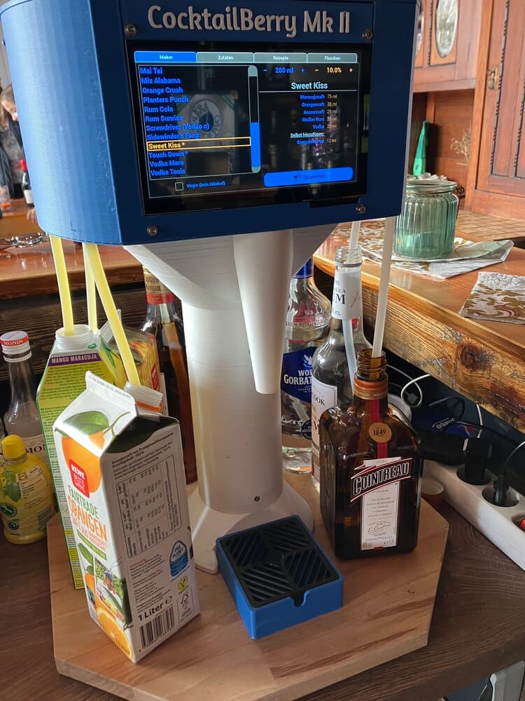 Selbstgebaute Cocktailmaschine „CBMK2“ mit CocktailBerry-Software auf einem Raspberry Pi